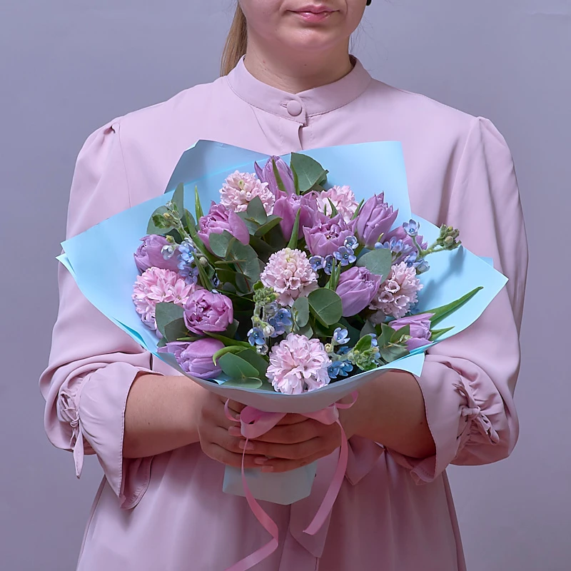 Букет из тюльпанов, гиацинтов и оксипеталума «Небесная дымка» Фото «Букет из тюльпанов, гиацинтов и оксипеталума «Небесная дымка»»