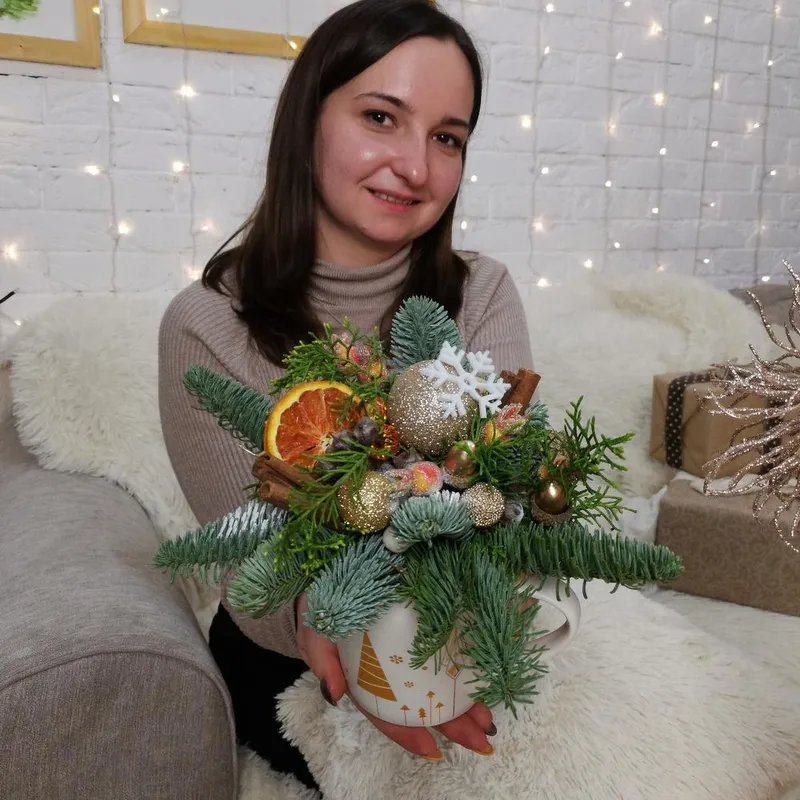 «Новый год» — композиция в кружке из ели и ароматного декора, фото 3 «Новый год» — композиция в кружке из ели и ароматного декора, фото 3