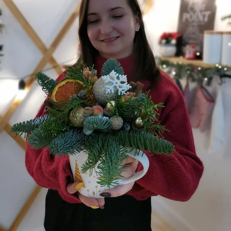 «Новый год» — композиция в кружке из ели и ароматного декора, фото 4 «Новый год» — композиция в кружке из ели и ароматного декора, фото 4