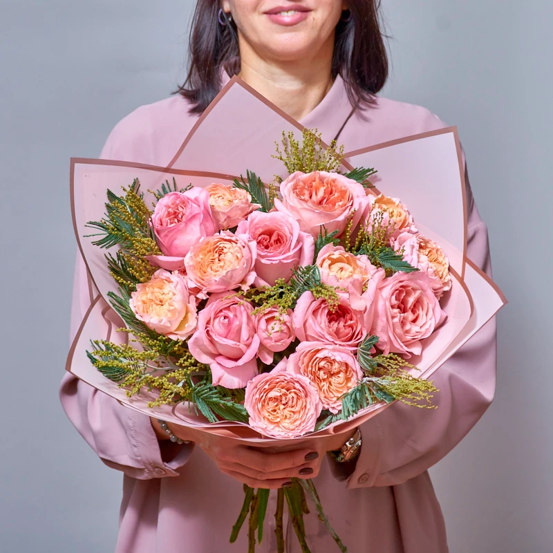 Букет из пионовидных кустовых и одноголовых роз Фото «Букет из пионовидных кустовых и одноголовых роз»