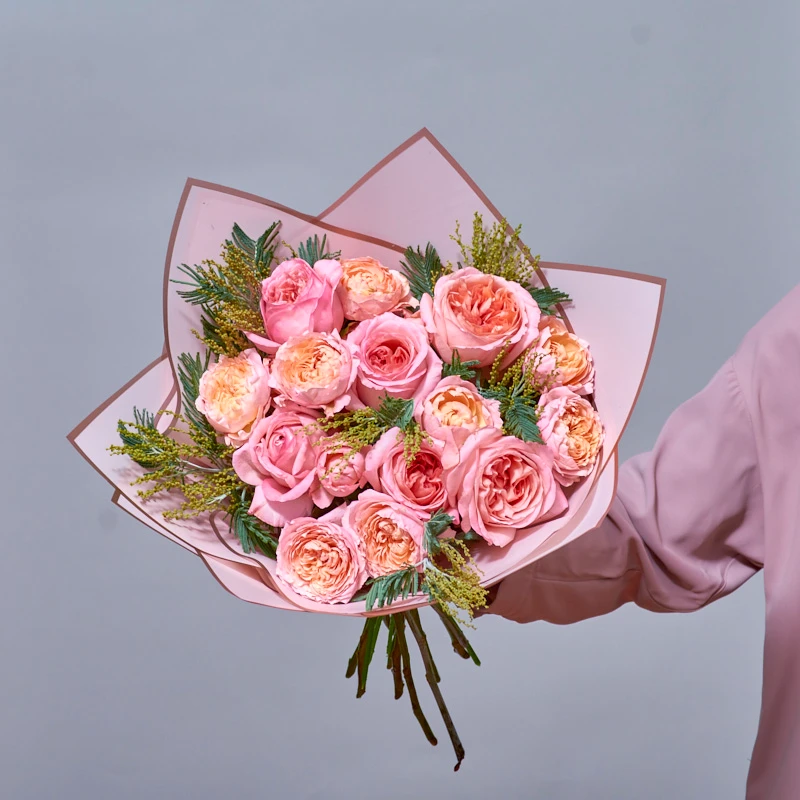 Букет из пионовидных кустовых и одноголовых роз, фото 2 Букет из пионовидных кустовых и одноголовых роз, фото 2