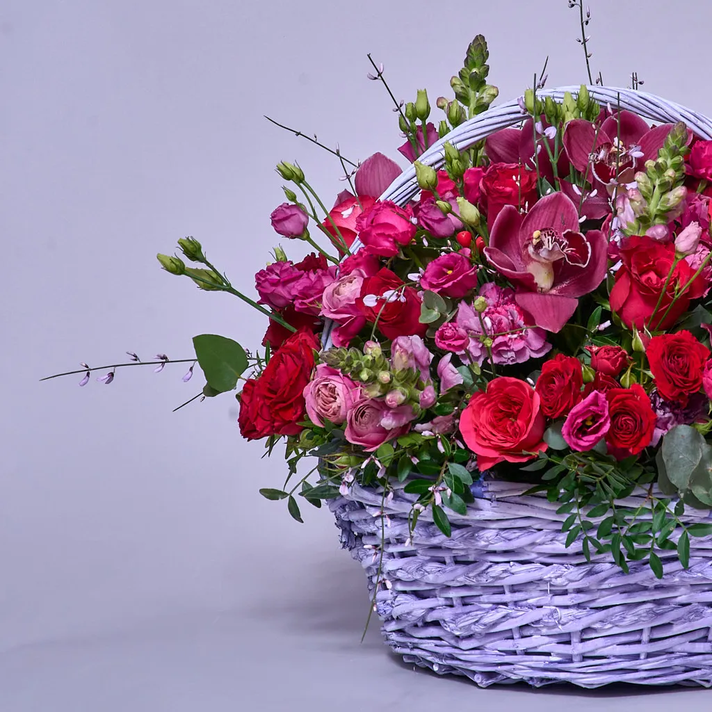 Корзина из ярких цветов "Ягодный экстаз", фото 2