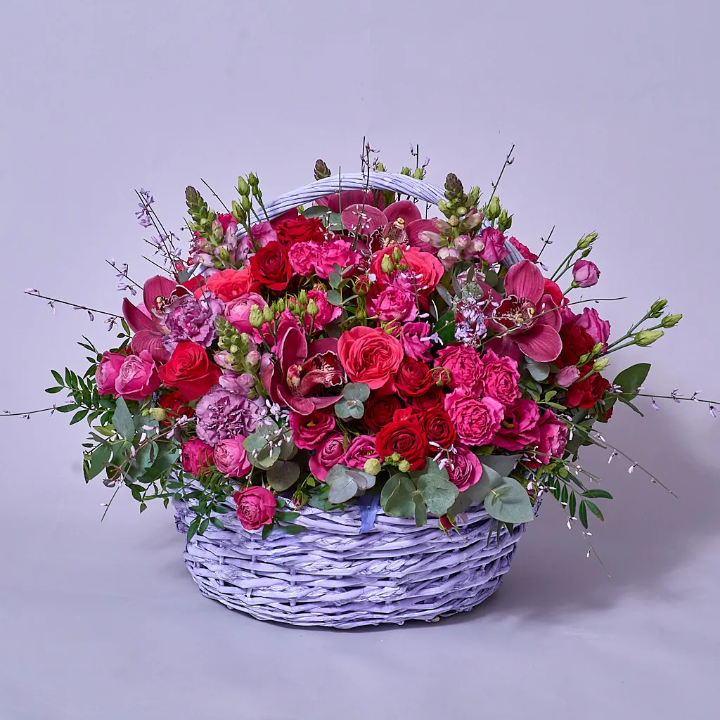 Корзина из ярких цветов "Ягодный экстаз", фото 1