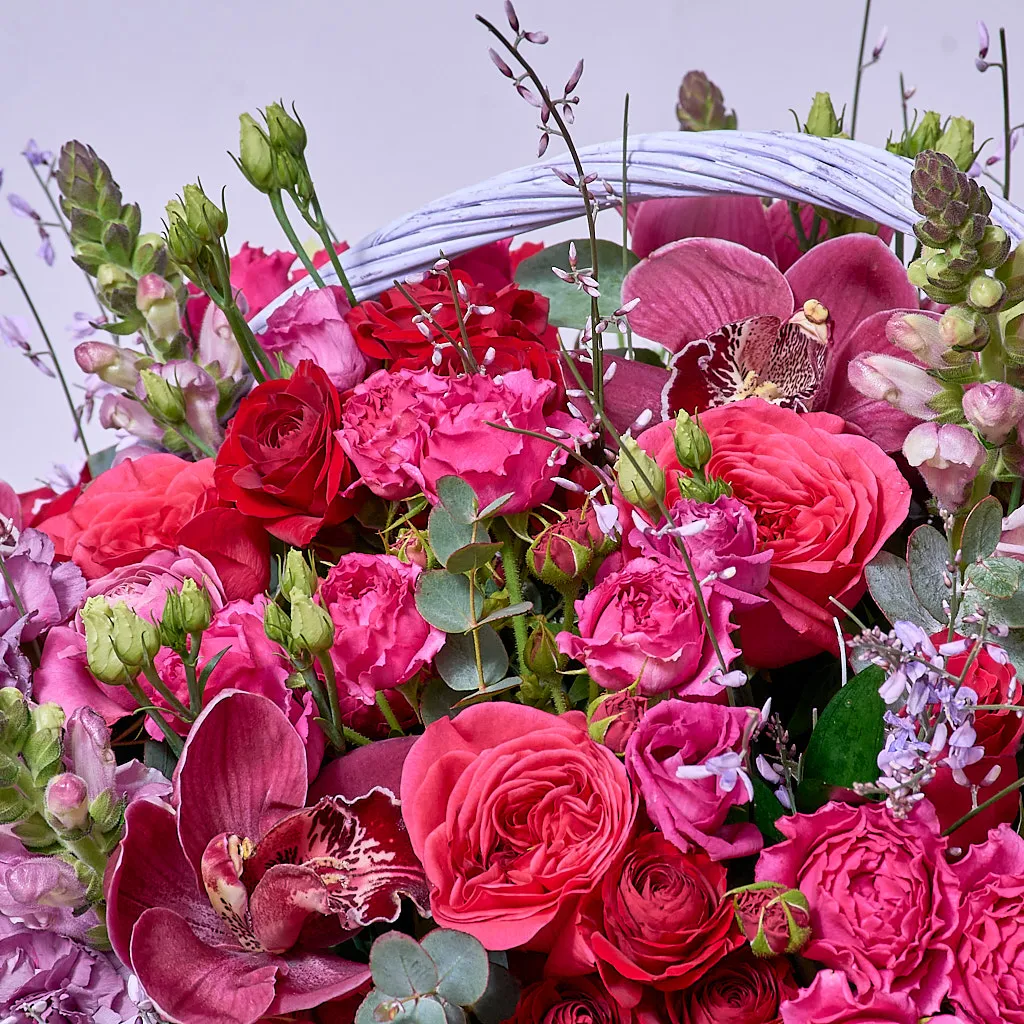 Корзина из ярких цветов "Ягодный экстаз", фото 3