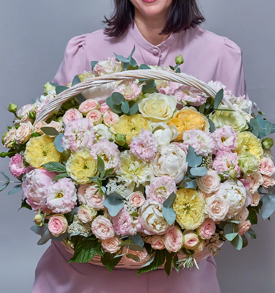 Цветы в корзине "Нежная роскошь", фото 1