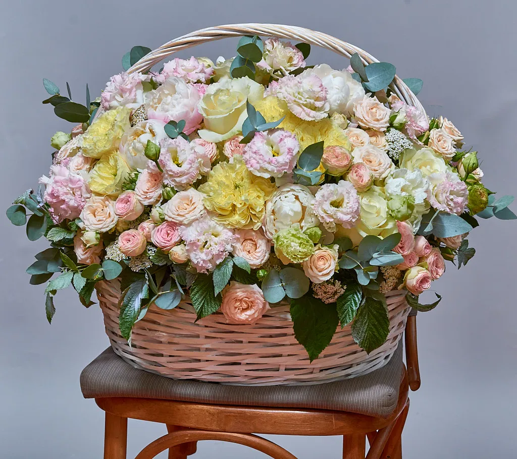 Цветы в корзине "Нежная роскошь", фото 2